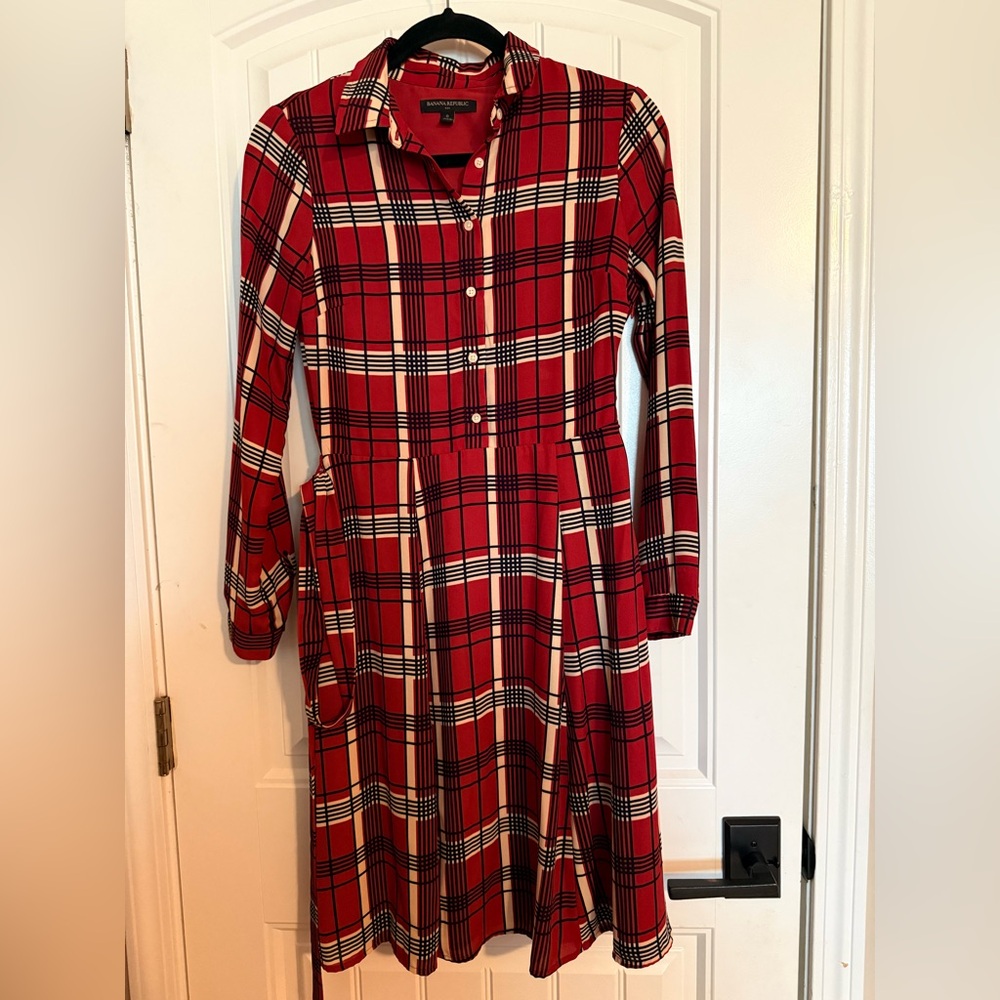 EUC Banana Republic Red and Black Plaid Shirt